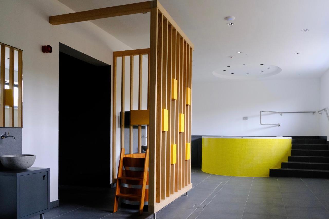 Kiraly Park Hotel سزومباثيلي المظهر الخارجي الصورة
